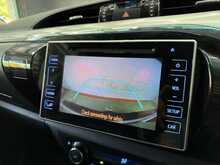 Toyota Hilux 2.4 D-4D Invincible Pickup Double Cab 4dr Diesel Auto 4WD Euro 6 (s/s) (TSS) (150 ps) - U577