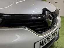 Renault Captur 0.9 TCe ENERGY Iconic SUV 5dr Petrol Manual Euro 6 (s/s) (90 ps) - U770