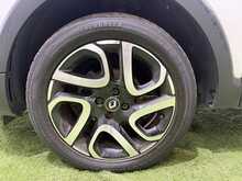 Renault Captur 0.9 TCe ENERGY Iconic SUV 5dr Petrol Manual Euro 6 (s/s) (90 ps) - U770