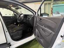Renault Captur 0.9 TCe ENERGY Iconic SUV 5dr Petrol Manual Euro 6 (s/s) (90 ps) - U770
