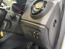 Renault Captur 0.9 TCe ENERGY Iconic SUV 5dr Petrol Manual Euro 6 (s/s) (90 ps) - U770