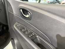 Renault Captur 0.9 TCe ENERGY Iconic SUV 5dr Petrol Manual Euro 6 (s/s) (90 ps) - U770