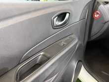 Renault Captur 0.9 TCe ENERGY Iconic SUV 5dr Petrol Manual Euro 6 (s/s) (90 ps) - U770