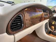 Jaguar XK8 4.0 Convertible 2dr Petrol Automatic (284 g/km, 290 bhp) - U798