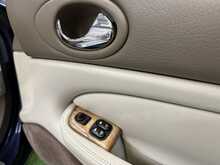 Jaguar XK8 4.0 Convertible 2dr Petrol Automatic (284 g/km, 290 bhp) - U798