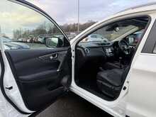 Nissan Qashqai 1.5 dCi Tekna SUV 5dr Diesel Manual Euro 6 (s/s) (110 ps) - U824