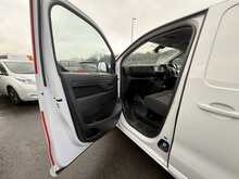 Vauxhall Vivaro Turbo D 2900 Pro - U942
