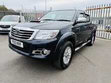 Toyota Hilux D-4D Invincible - U967