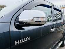 Toyota Hilux D-4D Invincible - U967