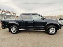 Toyota Hilux D-4D Invincible - U967