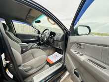 Toyota Hilux D-4D Invincible - U967