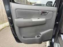 Toyota Hilux D-4D Invincible - U967
