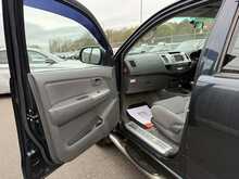 Toyota Hilux D-4D Invincible - U967