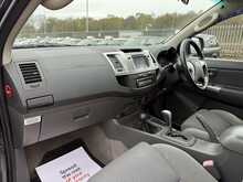 Toyota Hilux D-4D Invincible - U967