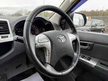 Toyota Hilux D-4D Invincible - U967