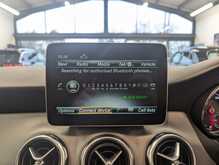 Mercedes-Benz GLA GLA180 Urban Edition - U9002