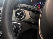 Mercedes-Benz GLA GLA180 Urban Edition - U9002