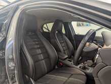 Mercedes-Benz GLA GLA180 Urban Edition - U9002
