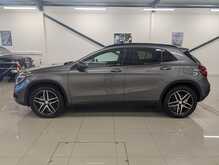 Mercedes-Benz GLA GLA180 Urban Edition - U9002