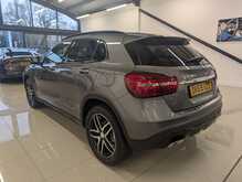 Mercedes-Benz GLA GLA180 Urban Edition - U9002