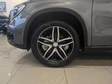 Mercedes-Benz GLA GLA180 Urban Edition - U9002