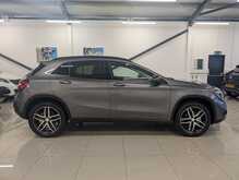 Mercedes-Benz GLA GLA180 Urban Edition - U9002