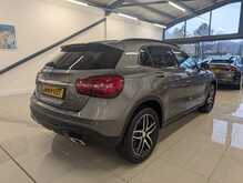 Mercedes-Benz GLA GLA180 Urban Edition - U9002