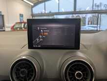 Audi Q2 TFSI CoD Black Edition - U9005