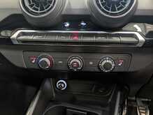 Audi Q2 TFSI CoD Black Edition - U9005