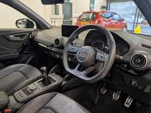 Audi Q2 TFSI CoD Black Edition - U9005