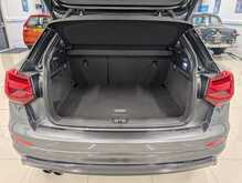 Audi Q2 TFSI CoD Black Edition - U9005