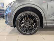 Audi Q2 TFSI CoD Black Edition - U9005