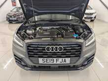 Audi Q2 TFSI CoD Black Edition - U9005