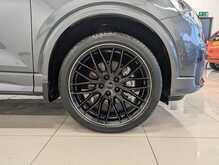 Audi Q2 TFSI CoD Black Edition - U9005
