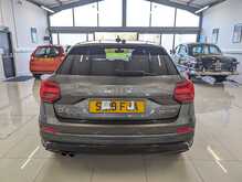 Audi Q2 TFSI CoD Black Edition - U9005