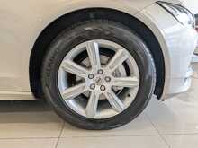 Volvo V90 D4 Momentum - U9063