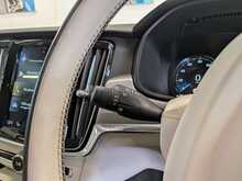 Volvo V90 D4 Momentum - U9063