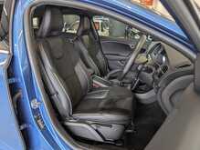 Volvo V40 D3 R-Design - U9071
