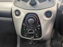 Toyota AYGO VVT-i x-play - U9086