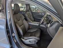 Volvo XC60 D4 Momentum Pro - U9158