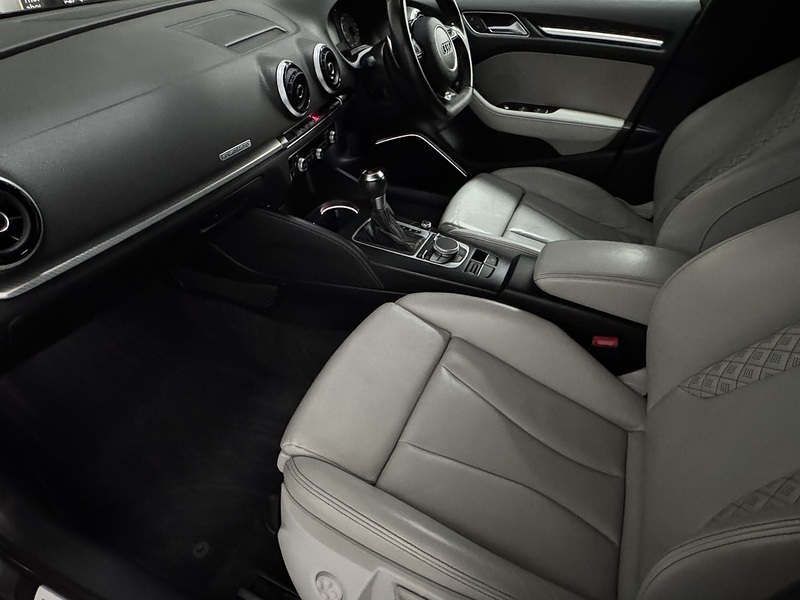 Audi RS3 2.5 TFSI Sportback 5dr Petrol S Tronic quattro Euro 6 (s/s) (367 ps) - U1002