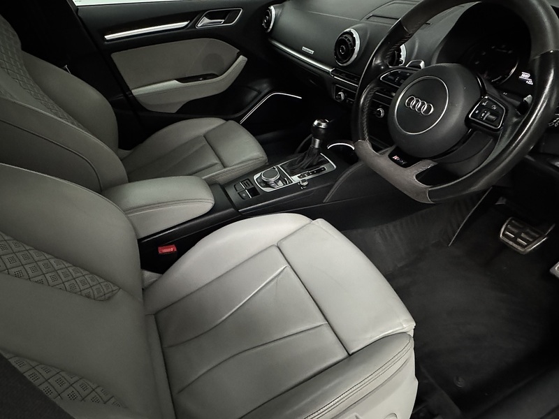 Audi RS3 2.5 TFSI Sportback 5dr Petrol S Tronic quattro Euro 6 (s/s) (367 ps) - U1002