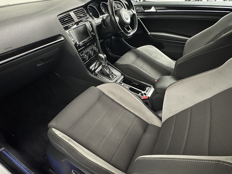 Volkswagen Golf 2.0 TSI BlueMotion Tech R Hatchback 3dr Petrol DSG 4Motion Euro 6 (s/s) (300 ps) - U1004