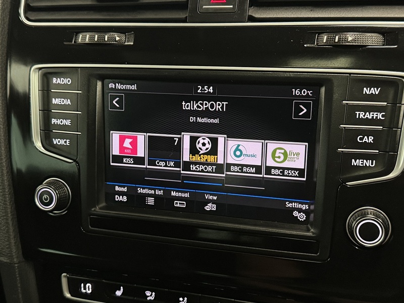 Volkswagen Golf 2.0 TSI BlueMotion Tech R Hatchback 5dr Petrol DSG 4Motion Euro 6 (s/s) (300 ps) - U1018