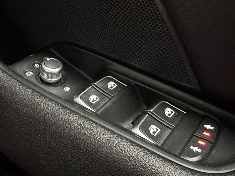 Audi S3 2.0 TFSI Black Edition Sportback 5dr Petrol S Tronic quattro Euro 6 (s/s) (300 ps) - U1019