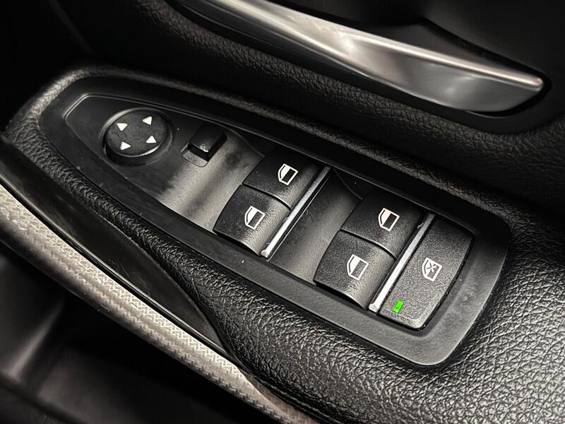 BMW 3 Series 3.0 335d M Sport Shadow Edition Touring 5dr Diesel Auto xDrive Euro 6 (s/s) (313 ps) - U584