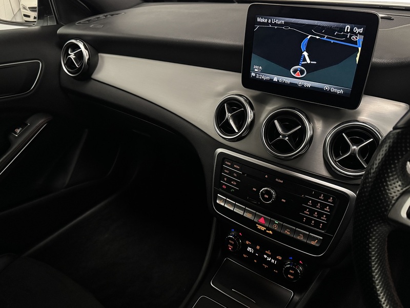 Mercedes-Benz GLA 2.1 GLA220d AMG Line (Premium) SUV 5dr Diesel 7G-DCT 4MATIC Euro 6 (s/s) (177 ps) - U591