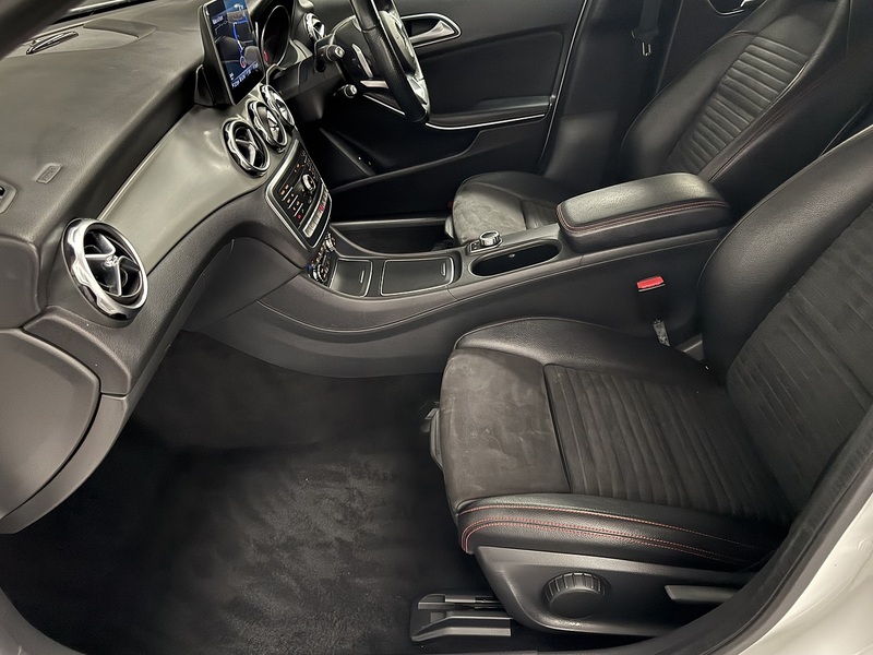 Mercedes-Benz GLA 2.1 GLA220d AMG Line (Premium) SUV 5dr Diesel 7G-DCT 4MATIC Euro 6 (s/s) (177 ps) - U591