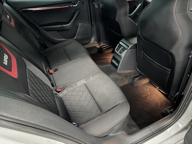 Skoda Octavia 2.0 TSI GPF vRS Estate 5dr Petrol DSG Euro 6 (s/s) (245 ps) - U617