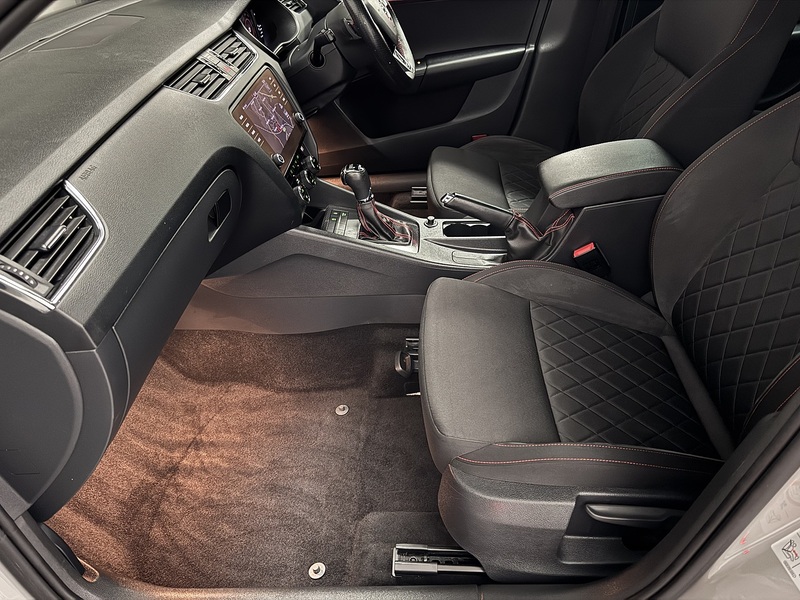 Skoda Octavia 2.0 TSI GPF vRS Estate 5dr Petrol DSG Euro 6 (s/s) (245 ps) - U617